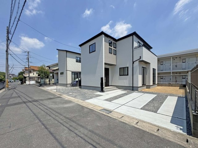 耐震+高性能＋高デザインをローコストで！：中島 限定1棟の玄関|ラグジュアリーなイメージで、広さを確保した玄関ポーチ