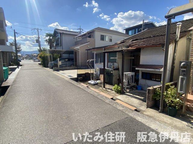 荒牧南3丁目南側（5番）の前面道路含む現地写真|南東側から外観を撮影しました！