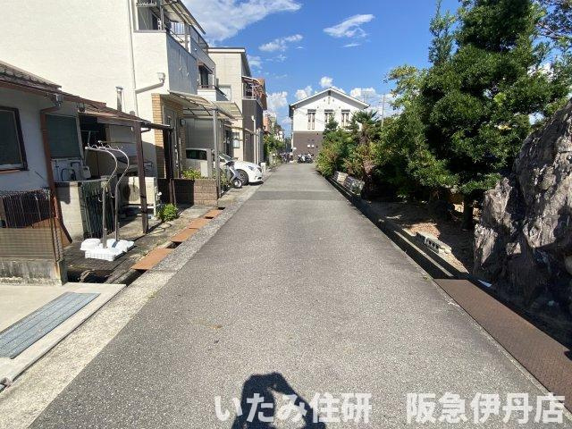 荒牧南3丁目南側（5番）の前面道路含む現地写真|南側の公道です！