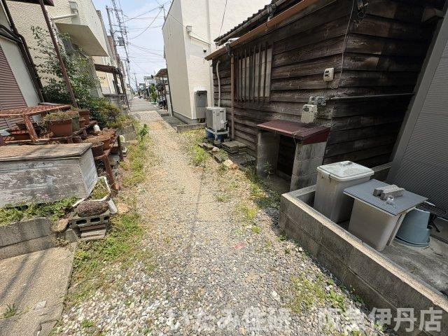 荒牧南3丁目南側（5番）の前面道路含む現地写真|南側の2ｍ幅の伊丹市所有の通路です！