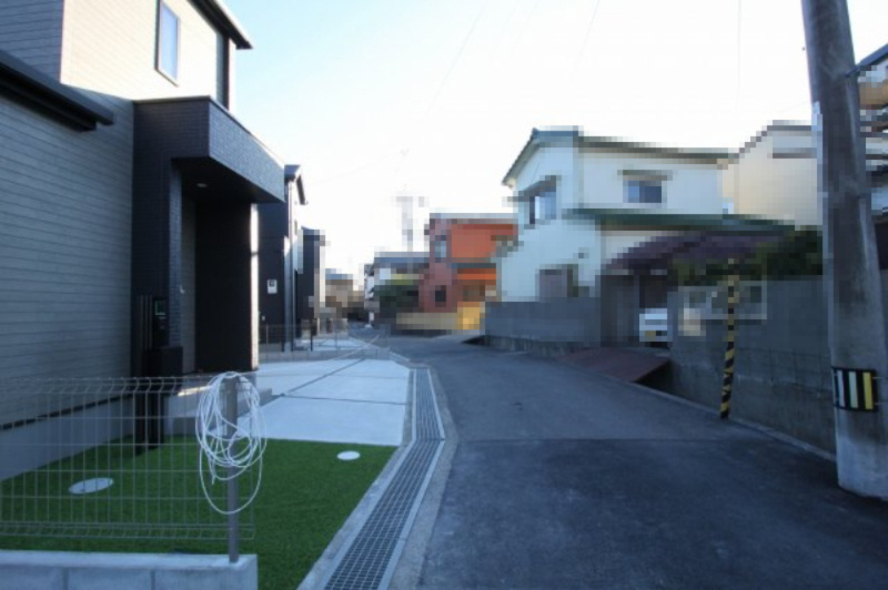 介良乙　新築戸建　2号棟（全4区画）【内覧可能】の前面道路含む現地写真