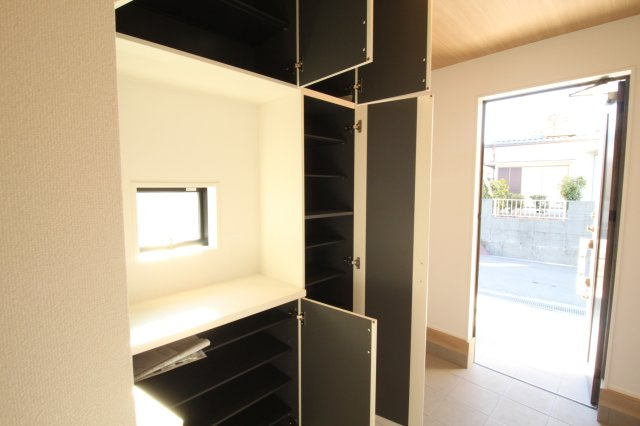 介良乙　新築戸建　2号棟（全4区画）【内覧可能】の収納|玄関収納