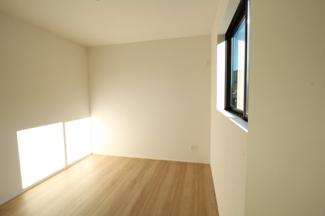 介良乙　新築戸建　2号棟（全4区画）【内覧可能】の洋室|2Ｆ　南西の部屋　5.25帖