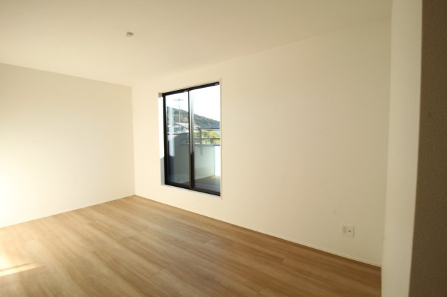 介良乙　新築戸建　2号棟（全4区画）【内覧可能】の洋室|2Ｆ　南東部屋　8.0帖