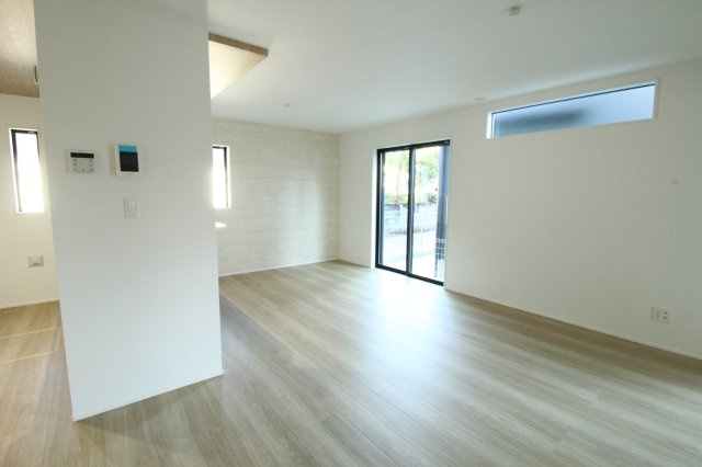 介良乙　新築戸建　2号棟（全4区画）の前面道路含む現地写真