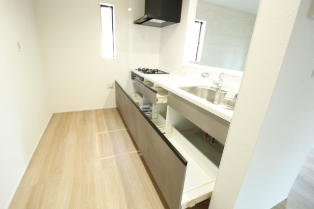 介良乙　新築戸建　2号棟（全4区画）の前面道路含む現地写真