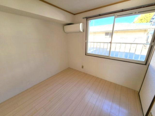 サンコート飛鳥の洋室