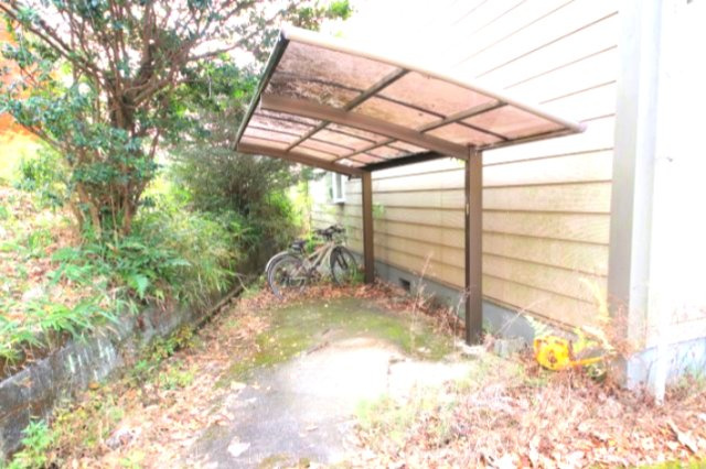 サンコート飛鳥の駐車場