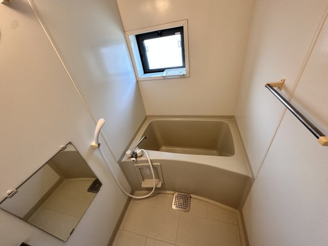 川崎市麻生区王禅寺西３丁目のアパートの浴室