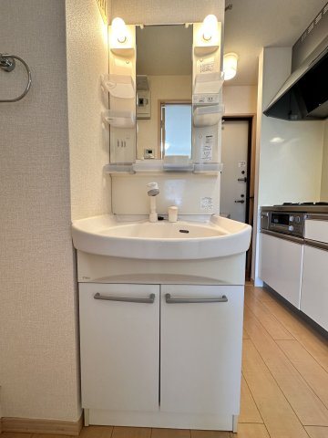 川崎市麻生区王禅寺西３丁目のアパートの洗面所