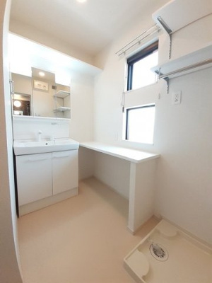 【洗面所】 | カーサ・ルピナス | 明るい洗面所です