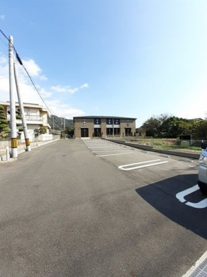 【駐車場】 | カーサ・ルピナス | 駐車場に車を止められます