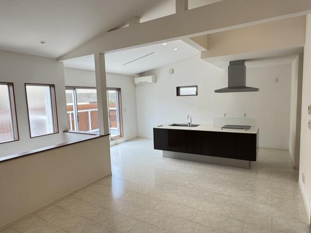 高知市宝町　中古戸建ての居間・リビング