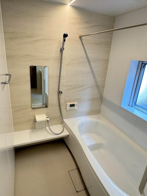 高知市宝町　中古戸建ての浴室