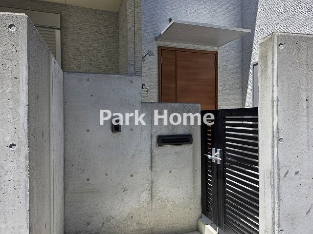 高知市宝町　中古戸建ての玄関