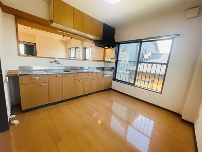 羽犬塚貸家 ２階部分のキッチン|お料理しやすいキッチンです