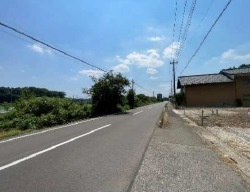 敷地面積66.7坪　売地　川越市天沼新田の前面道路含む現地写真|南東側：公道8.3ｍに9ｍ以上の接道！
お車の出し入れもラクラクです♪