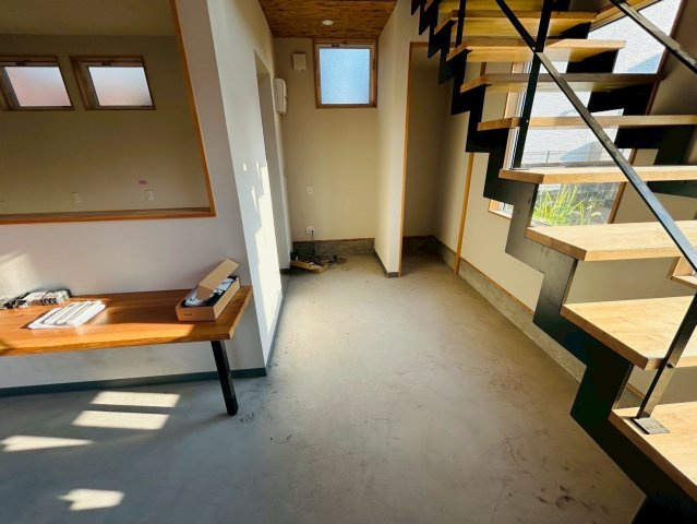 小坂本町今井様貸店舗の内装