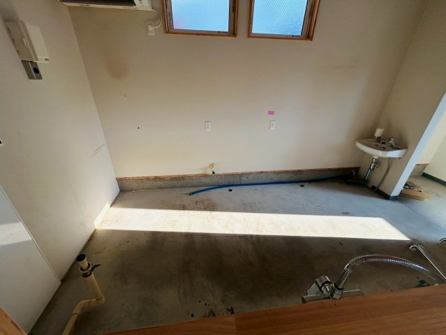 小坂本町今井様貸店舗の内装