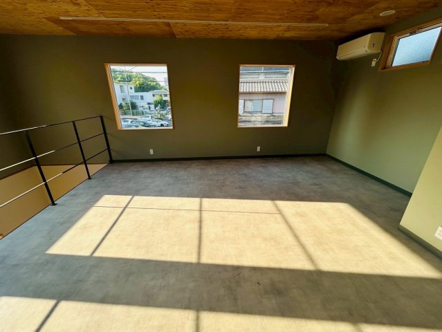 小坂本町今井様貸店舗の内装