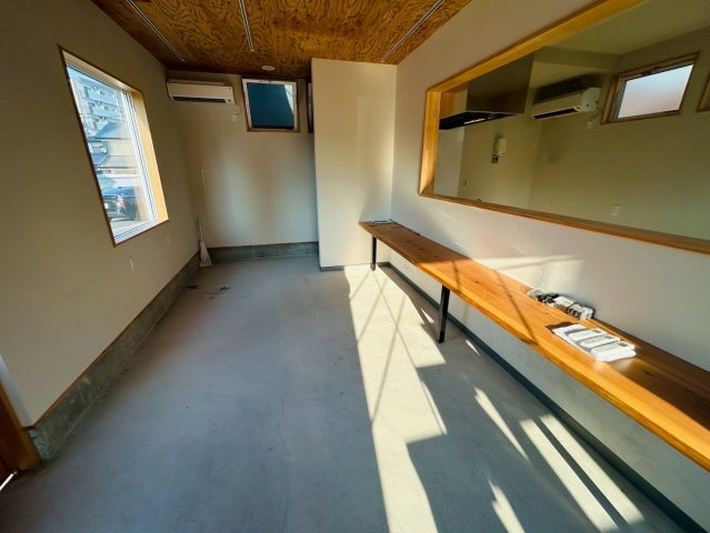 小坂本町今井様貸店舗の内装