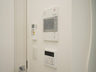 【セキュリティ】 | セレニテ日本橋エクラ | モニター付きインターフォンです。