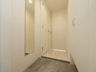 【玄関】 | セレニテ日本橋エクラ | 明るい玄関です