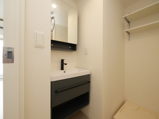 【独立洗面台】 | セレニテ日本橋エクラ | 独立洗面台あり、毎朝おしゃれに忙しい女性の方におすすめです