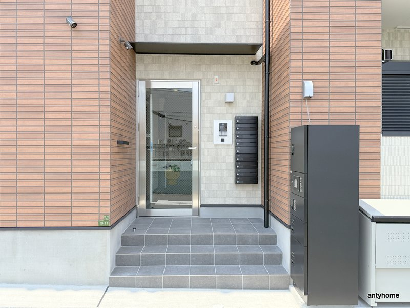 グランディオ鶴橋　仲介手数料無料のエントランス