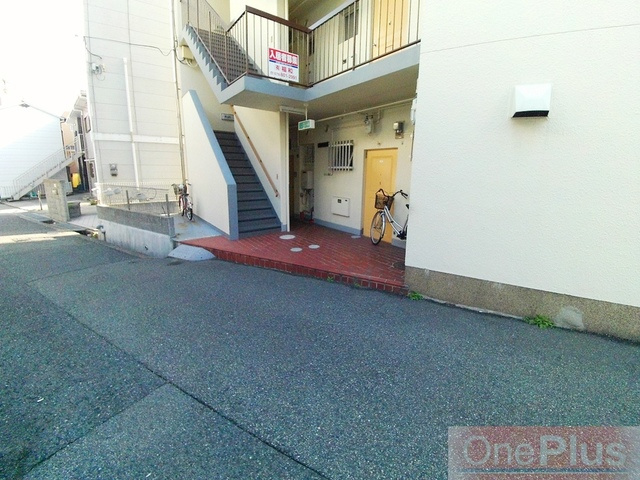 西灘マンションのエントランス