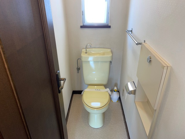 【トイレ】 | 枚方市茄子作北町　戸建 | ２階トイレ