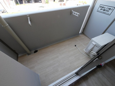 【バルコニー】 | エスリード難波AGREA | 外からの目が気にならないバルコニーで洗濯物が干せます