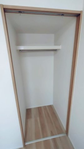 ハイム鴻池の収納|ロールスクリーン対応