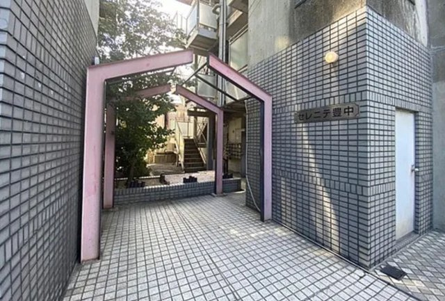 ★ポータル未掲載★豊中市庄内栄町1丁目　一棟売マンションのエントランス