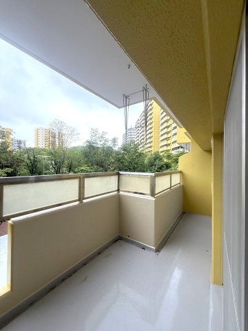 横浜若葉台団地4-22号棟のバルコニー|バルコニー