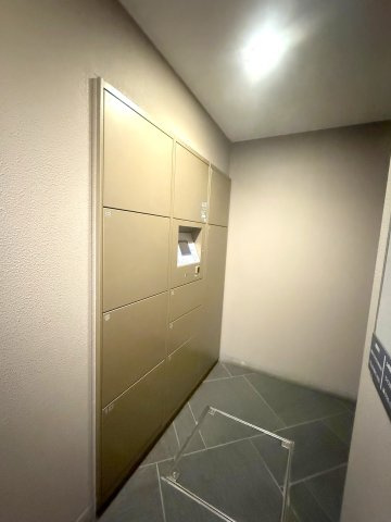 横浜若葉台団地4-22号棟の設備|共用部・宅配ボックス