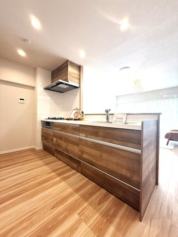 横浜若葉台団地4-22号棟のキッチン|キッチン/家族と会話をしながら料理ができる対面式キッチン