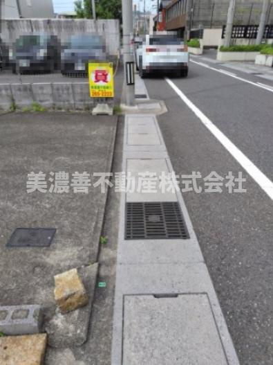 ６５６７０　岐阜市中竹屋町土地の前面道路含む現地写真
