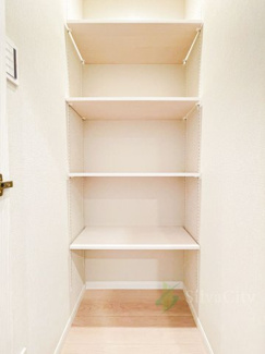 【収納】 | 武蔵野グリーンハイツ | クローゼット　リビング脇
