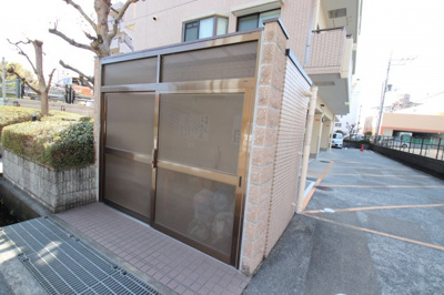 【その他共用部分】 | エルファミーレ富田林 | 敷地内ゴミ置き場