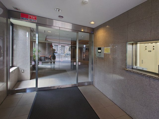 ヴィルヌーブ鷺宮のエントランス