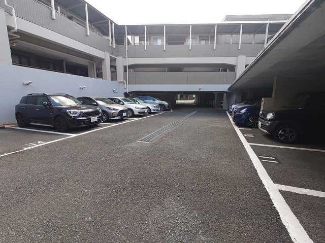 ヴィルヌーブ鷺宮の駐車場