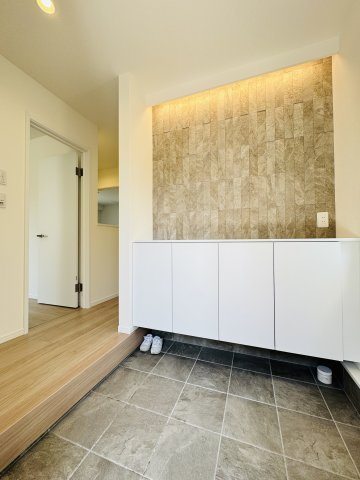 Live Beautifully. 辻堂元町に、美意識を。の玄関