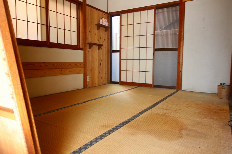 米子市朝日町事業用貸店舗の和室|6帖和室となっております〇