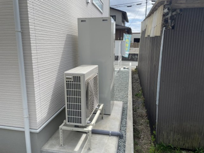 【設備】 | 新築分譲住宅 東根市中央東二丁目　全3棟　 | ヒートポンプ式でお湯を沸かし貯めておく給湯器です。深夜にお湯を沸かす事でプロパンガスの給湯器よりも光熱費を抑える事ができ、万が一災害時には貯湯タンクの水を使用することができます♪