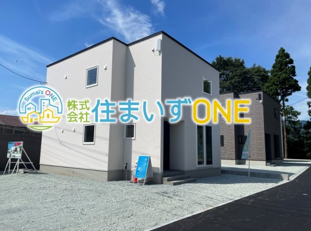 【外観】 | 新築分譲住宅 東根市中央東二丁目　全3棟　 | 現地写真になります♪
４ＬＤＫ＋駐車3台並列可能♪