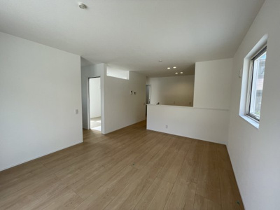 【居間・リビング】 | 新築分譲住宅 東根市中央東二丁目　全3棟　 | 家族の一体感を感じられる広々スペース。家族と過ごす時間を大切にする方にぴったりのゆとりの住空間。