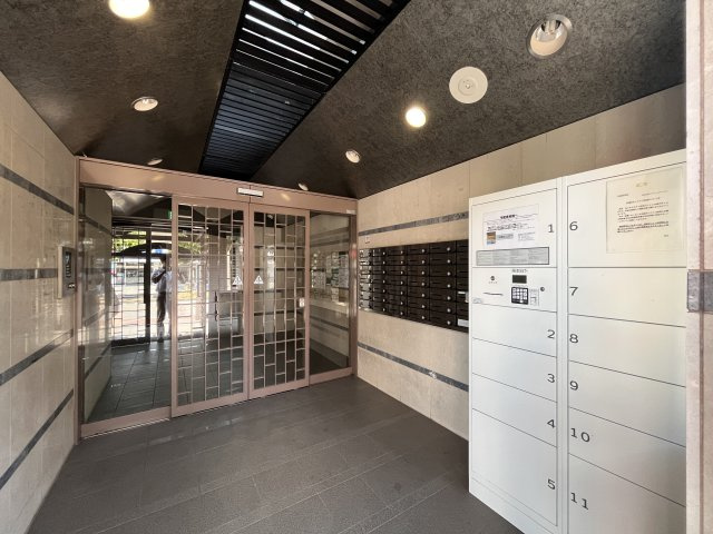 エクシード遠里小野のエントランス