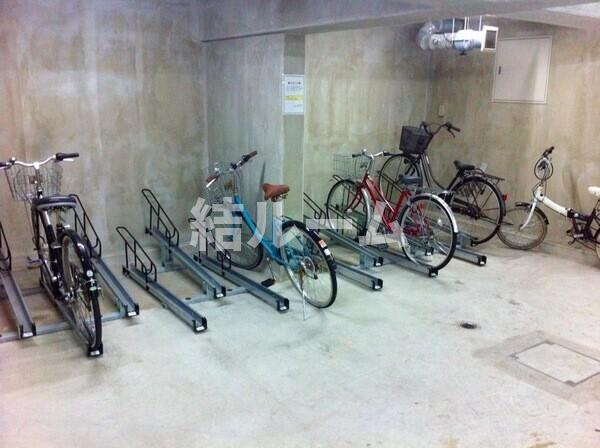 板橋区大谷口北町の賃貸マンションの駐車場