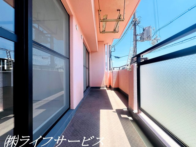 【バルコニー】 | ベル・アーバニティ東淀川 | バルコニー３面ございます！リビングルーム側は東南向きにつき陽当り良好！